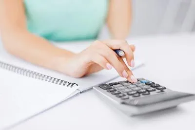woman calculating her expenses